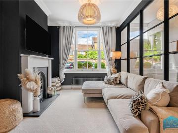 4 bedroom terraced house for sale