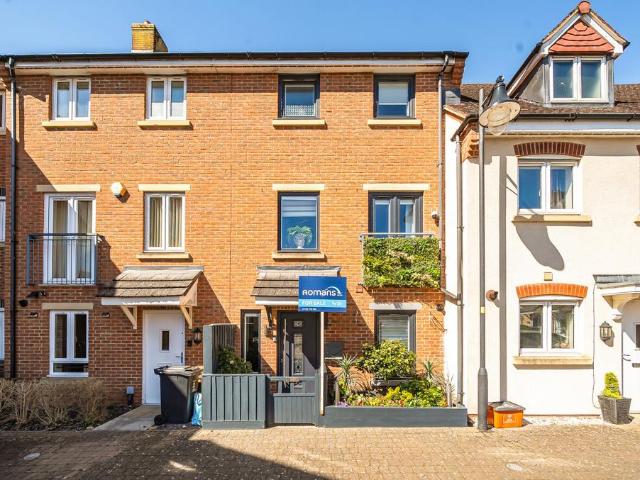 4 bedroom terraced house for sale