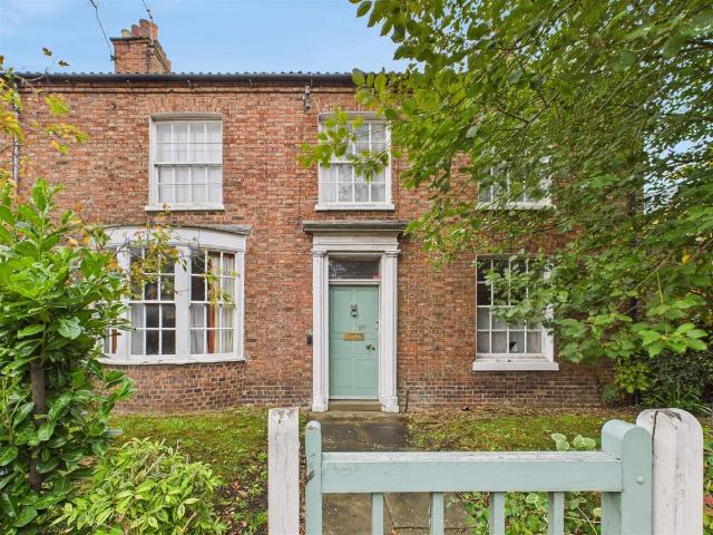 4 bedroom terraced house for sale