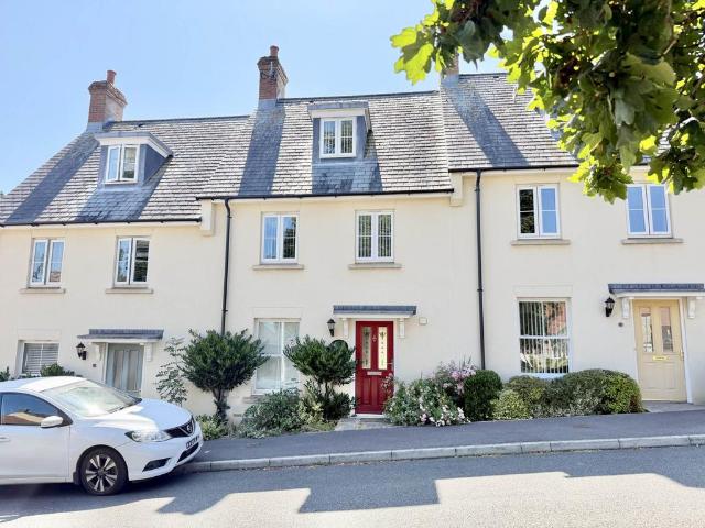 4 bedroom terraced house for sale