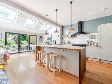 4 bedroom terraced house for sale