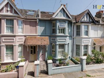 4 bedroom terraced house for sale
