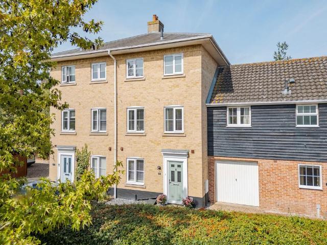 4 bedroom terraced house for sale