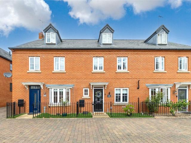 4 bedroom terraced house for sale