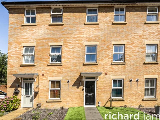 4 bedroom terraced house for sale