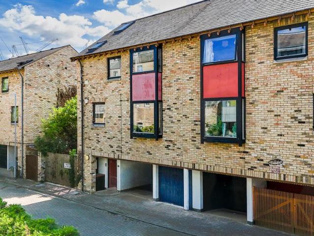 4 bedroom terraced house for sale