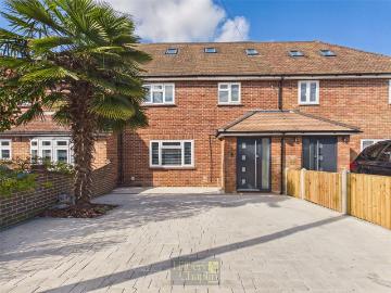 4 bedroom terraced house for sale