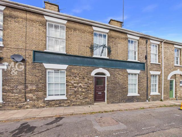 4 bedroom terraced house for sale