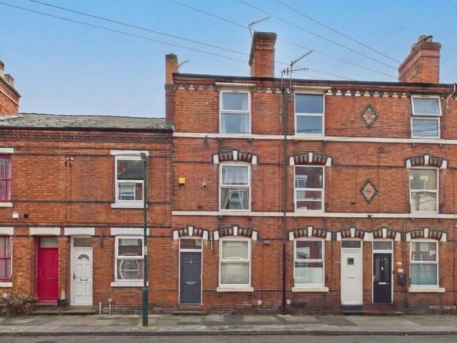 4 bedroom terraced house for sale