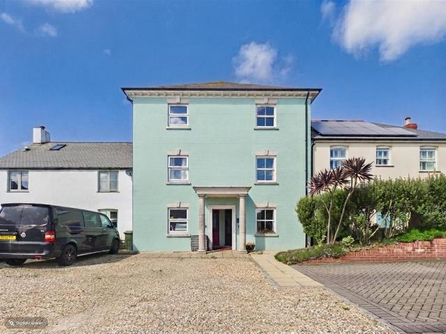 4 bedroom terraced house for sale