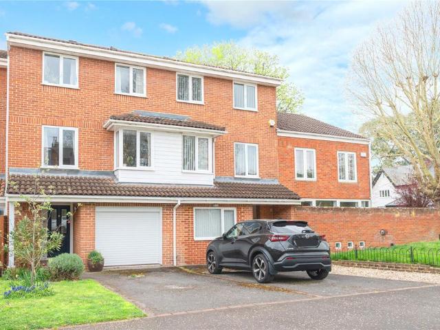 4 bedroom terraced house for sale