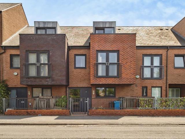 4 bedroom terraced house for sale