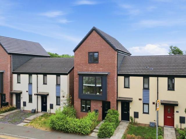4 bedroom end of terrace house for sale