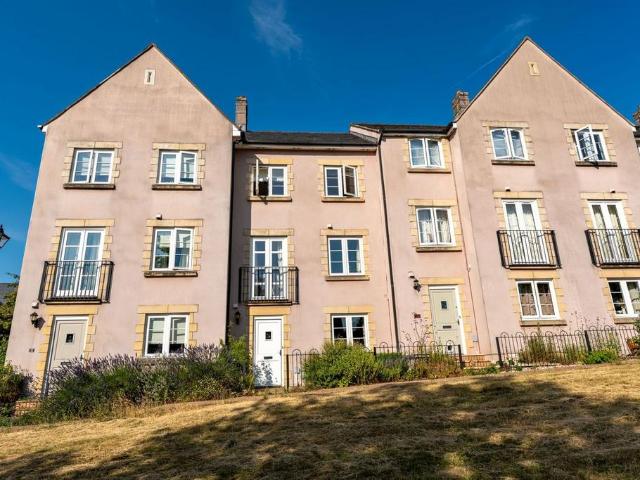 4 bedroom terraced house for sale