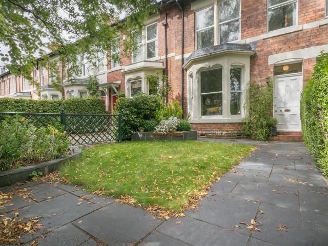 4 bedroom terraced house for sale