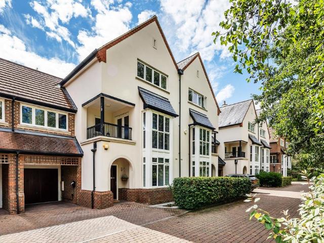 4 bedroom terraced house for sale