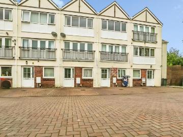 4 bedroom terraced house for sale