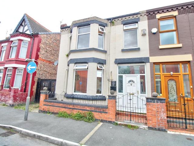 4 bedroom terraced house for sale