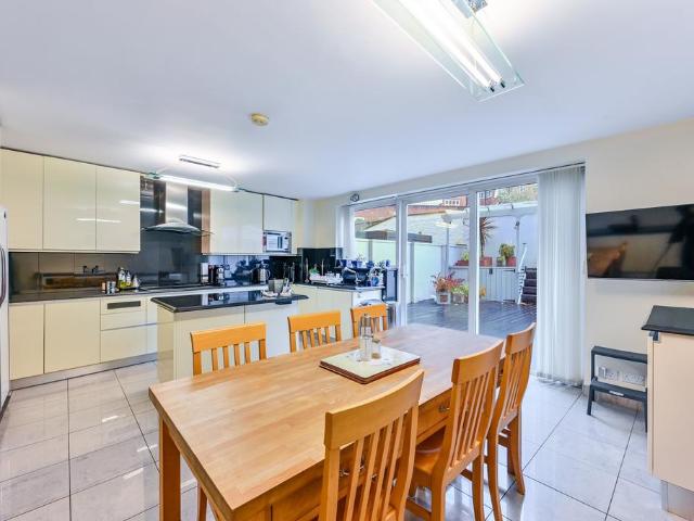 4 bedroom terraced house for sale
