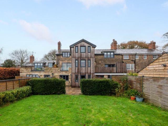 4 bedroom terraced house for sale