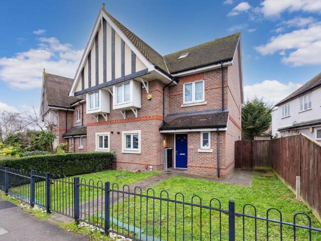 4 bedroom terraced house for sale