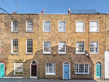 4 bedroom terraced house for sale