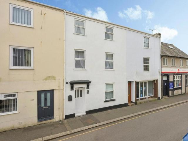 4 bedroom terraced house for sale