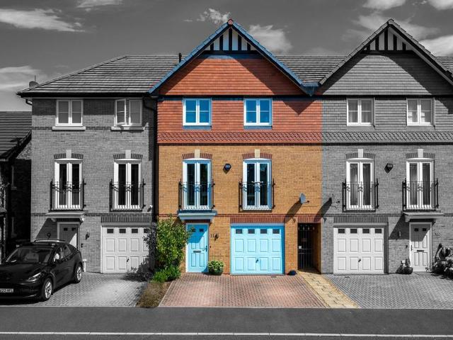 4 bedroom terraced house for sale