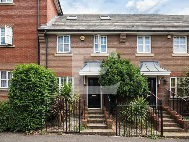 4 bedroom terraced house for sale