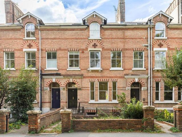 4 bedroom terraced house for sale