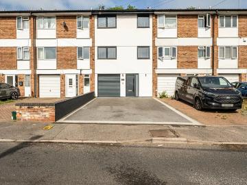 4 bedroom terraced house for sale