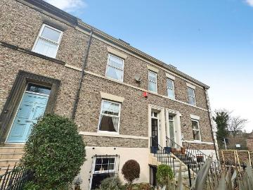 4 bedroom terraced house for sale