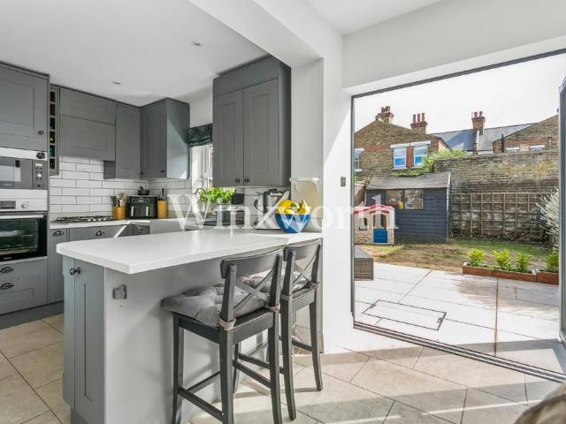 4 bedroom end of terrace house for sale