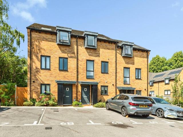 4 bedroom terraced house for sale