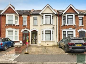 4 bedroom terraced house for sale
