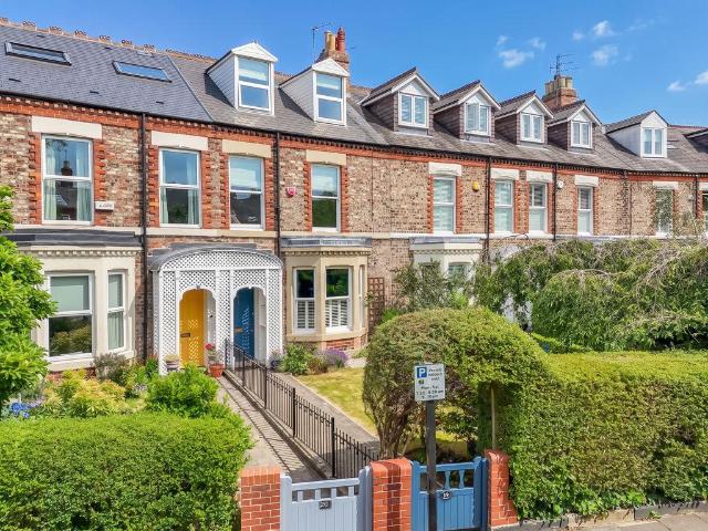 4 bedroom terraced house for sale