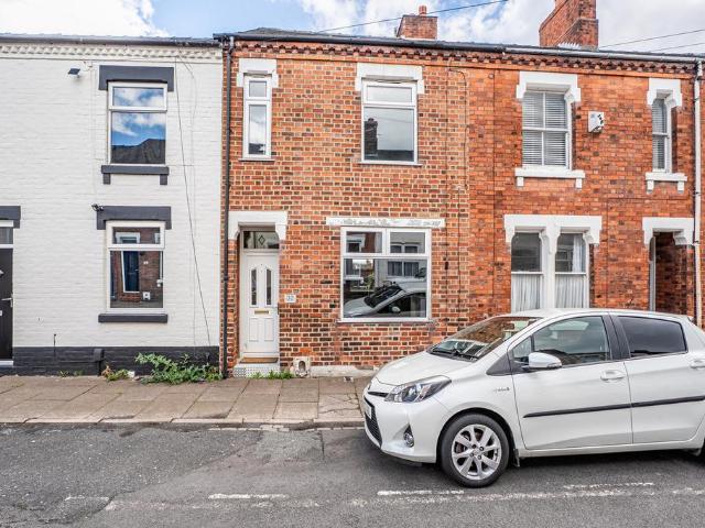 4 bedroom terraced house for sale