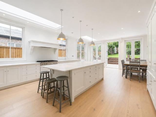 4 bedroom terraced house for sale