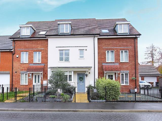 4 bedroom terraced house for sale