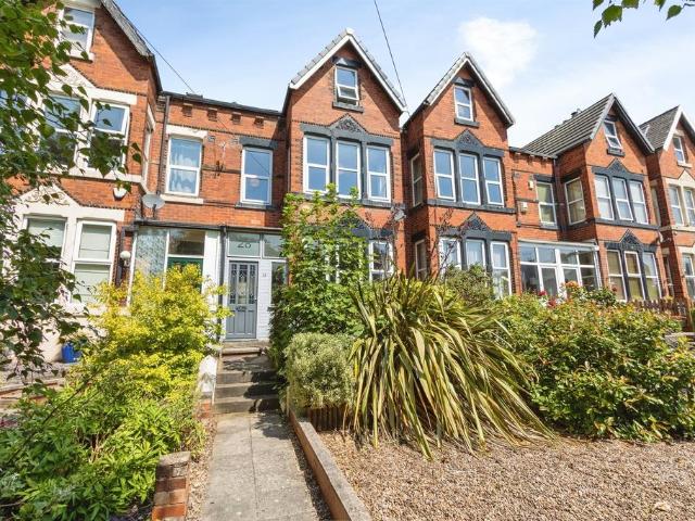 4 bedroom terraced house for sale