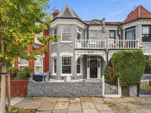 4 bedroom terraced house for sale