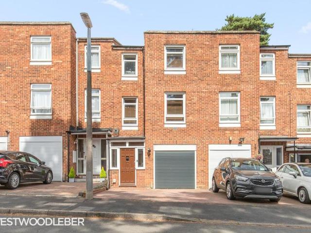 4 bedroom terraced house for sale