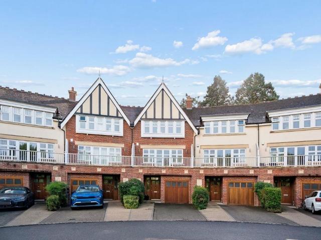 4 bedroom terraced house for sale