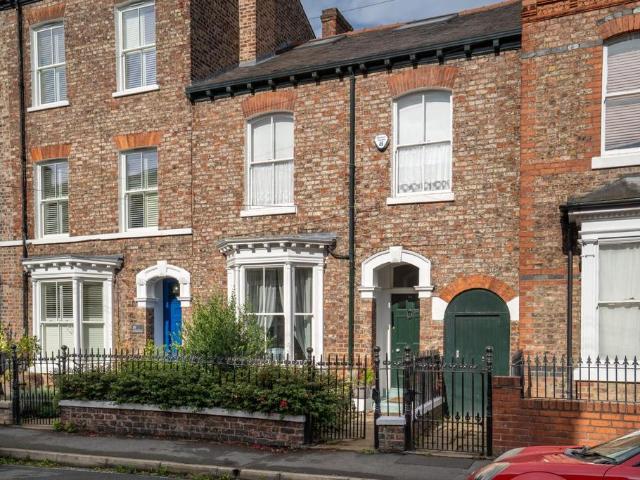 4 bedroom terraced house for sale