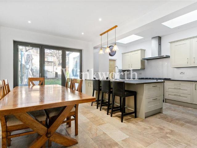 4 bedroom terraced house for sale