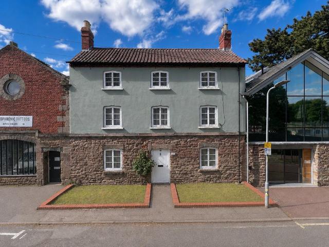 4 bedroom terraced house for sale