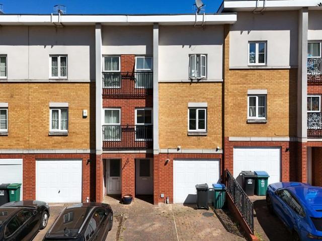 4 bedroom terraced house for sale
