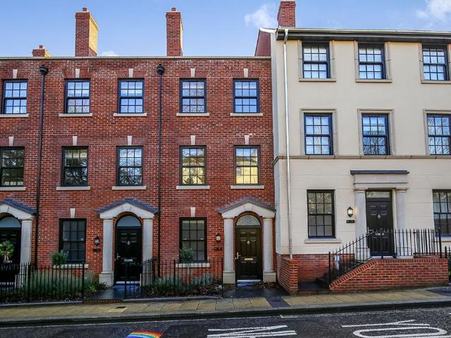 4 bedroom terraced house for sale