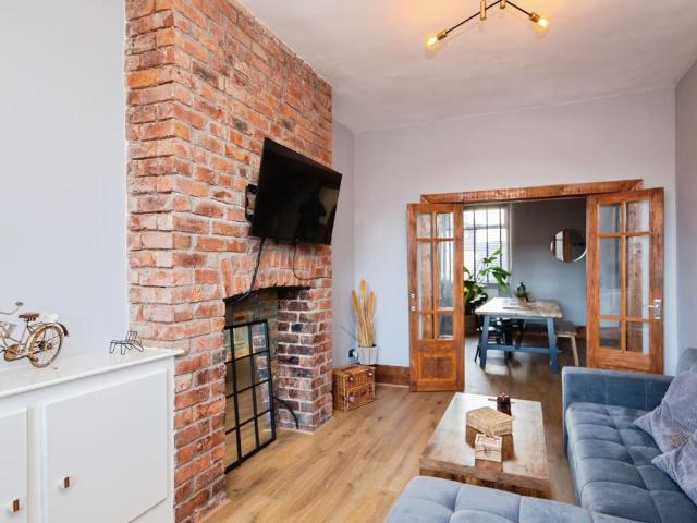4 bedroom terraced house for sale