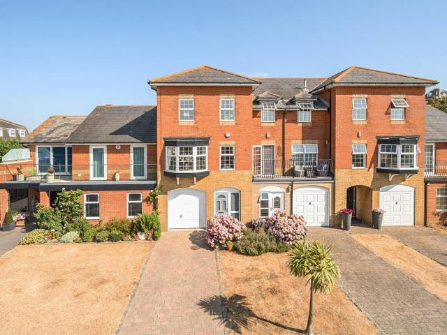 4 bedroom terraced house for sale